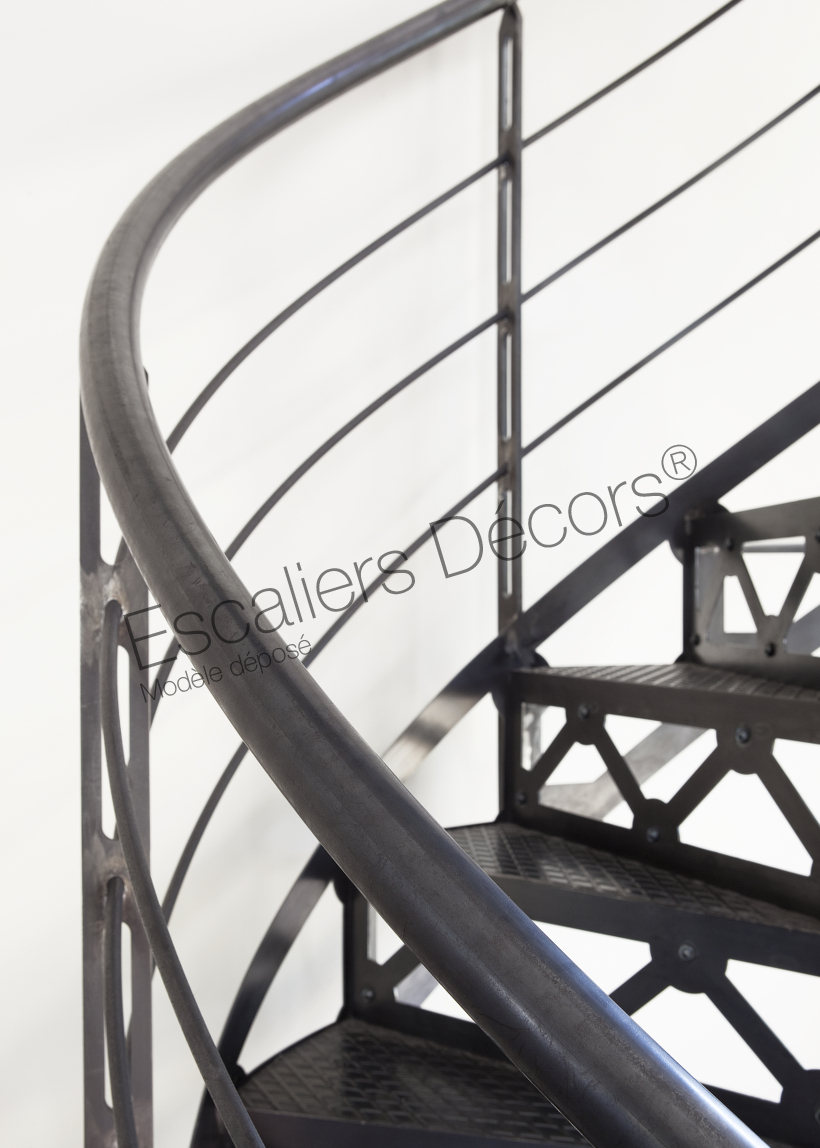 Photo DH95 - SPIR'DÉCO® San Francisco. Escalier hélicoïdal d'intérieur en acier au design industriel pour une décoration de caractère. Vue 3